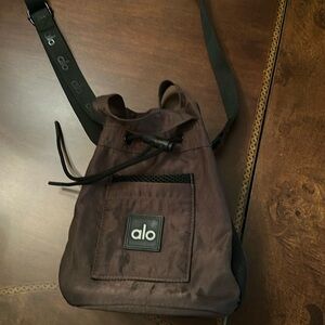 Alo cross Body Bucket Bag, Espresso/Black